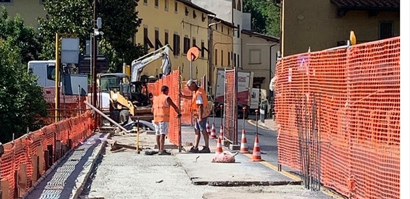 Una foto di archivio dei lavori al ponte