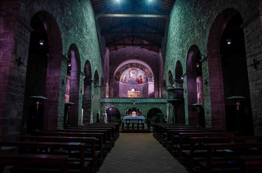 Interno dell'abbazia benedettina di San Godenzo