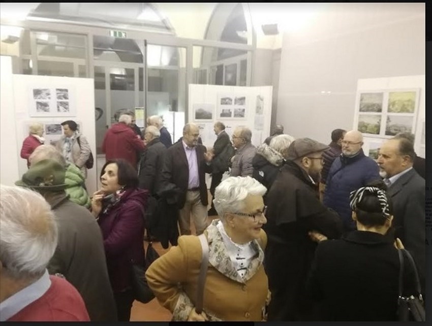 La mostra iconografica e fotografica nella sala del Consiglio Comunale di Dicomano