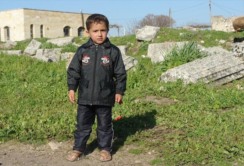 Titolo: ""Aspects of Apamea"" , bambino nella città di Apamea (Siria)