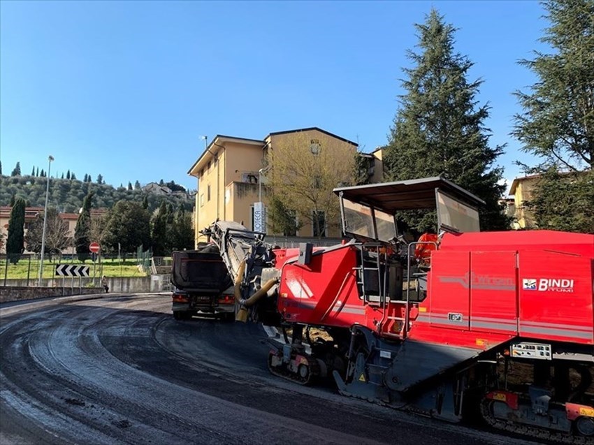 Asfaltatura del manto stradale in Via Garibaldi a Rignano