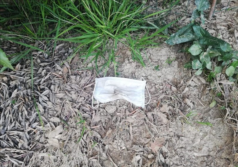 Mascherine per terra