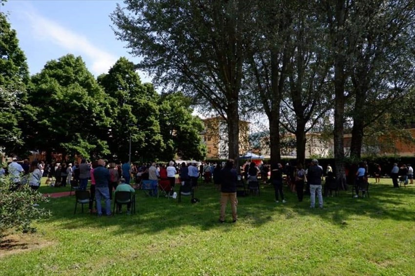 Prima messa domenicale post Covid-19 all'aperto a Rufina con vescovo Meini