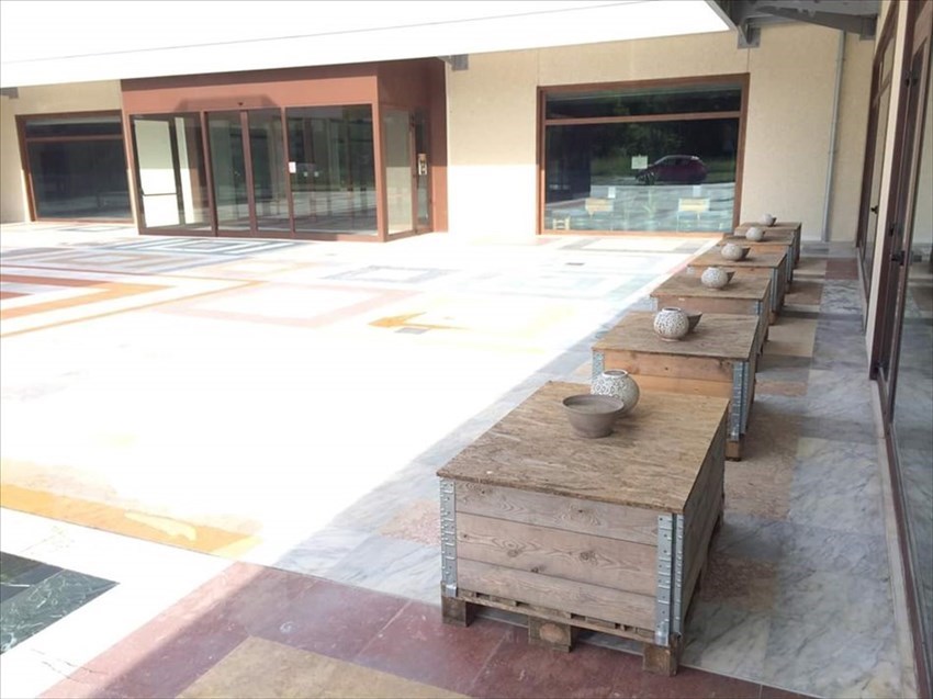 Furto alla Tap Rignano, i tavoli in legno senza i pancali per far sedere le persone