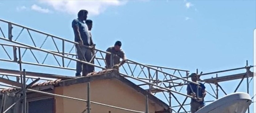 Una delle foto-segnalazione del cantiere alle scuole di Rignano fatta dal gruppo politico Laboratorio politico Rignano
