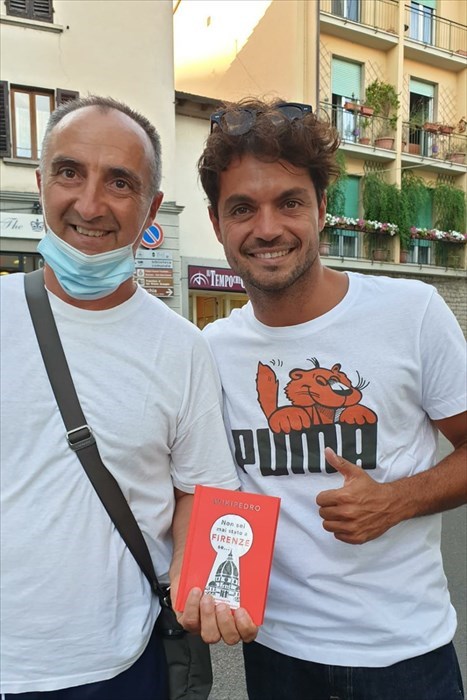Wikipedro a Pontassieve per il firmacopie del suo nuovo libro con alcuni follower