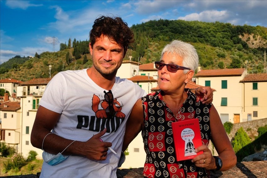 Wikipedro a Pontassieve per il firmacopie del suo nuovo libro con alcuni follower