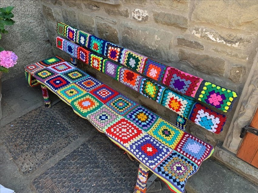 Lavori per il progetto Colora la Consuma - Art on the road""  dell'associazione consuma creativa