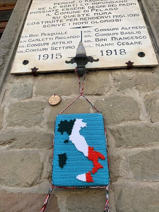 Lavori per il progetto Colora la Consuma - Art on the road""  dell'associazione consuma creativa