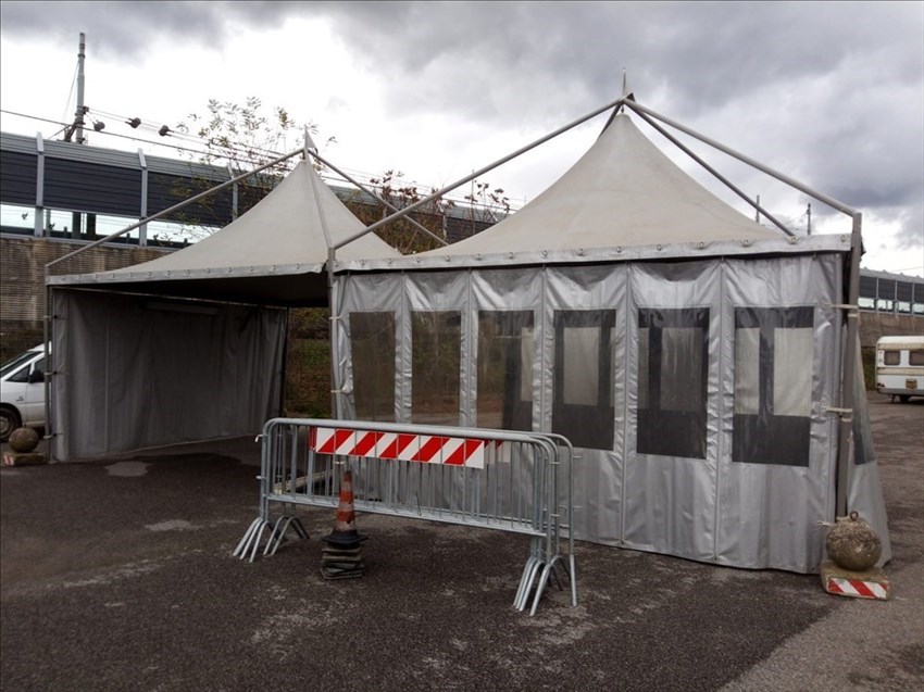 Tenda per i tamponi drive through a Figline Valdarno