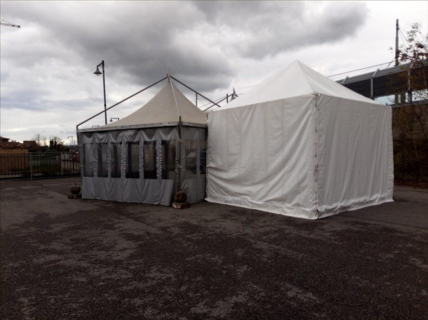 Tenda per i tamponi drive through a Figline Valdarno