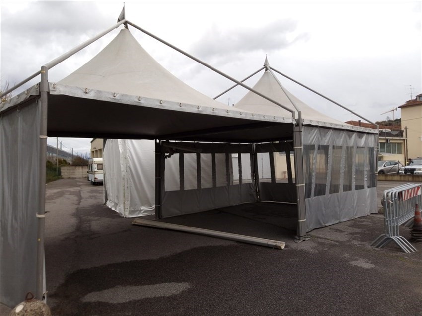 Tenda per i tamponi drive through a Figline Valdarno