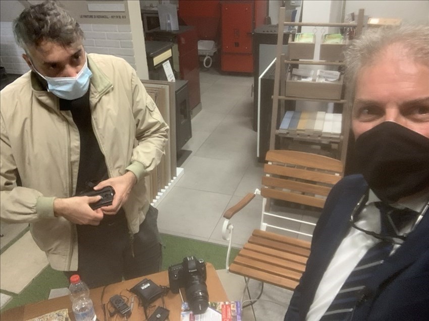 backstage trasmissione ""Superbonus 110%"", con l'operatore e regista GIovanni Grimaudo e il conduttore Saverio Zeni realizzata presso lo show room di Guidotti a Pontassieve