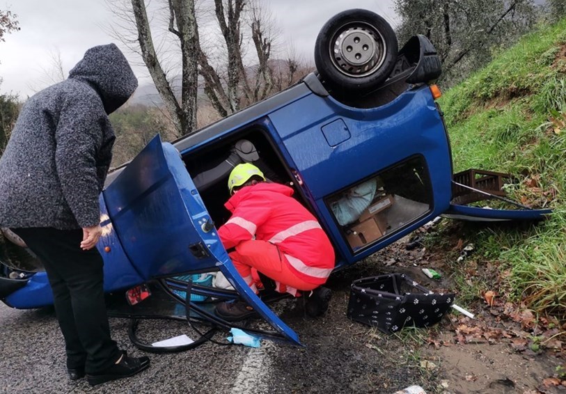 Auto ribaltata sulla Sp17 e l'intervento dei soccorsi
