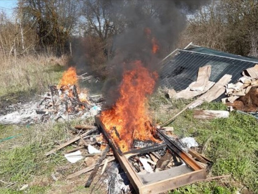 Abbruciamento di rifiuti