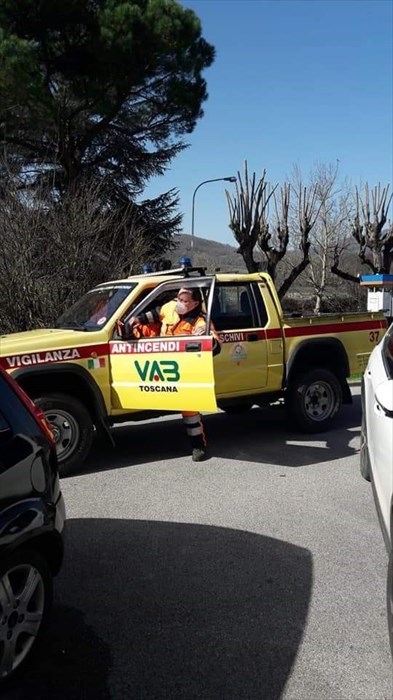 La consegna a domicilio di Vab dei pasti alle famiglie in difficoltà preparati dalle associazioni