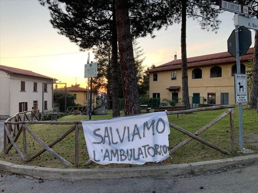 Striscioni per salvare ambulatorio a Pomino