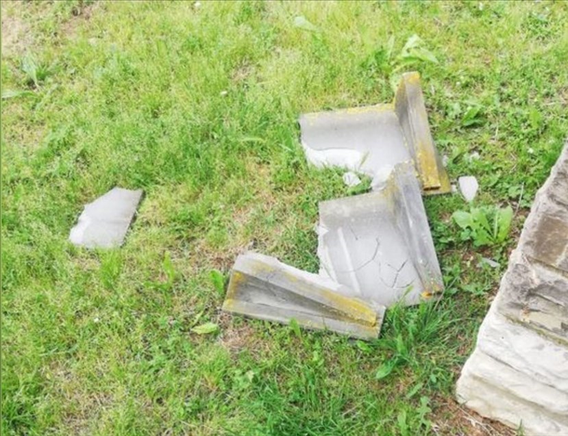 Il monumento a Figline Valdarno del Generale Dalla Chiesa danneggiato