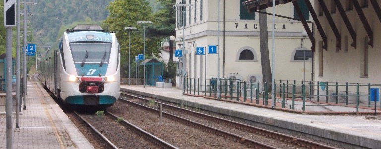 Treni nel caos, la regione cerca di rimediare