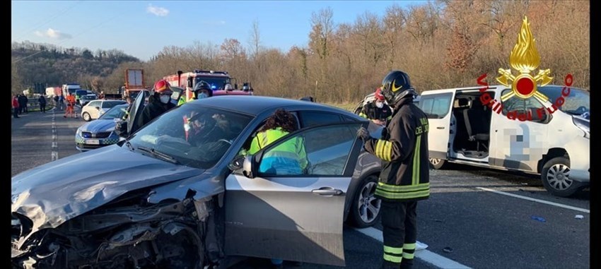 Incidente auto A1
