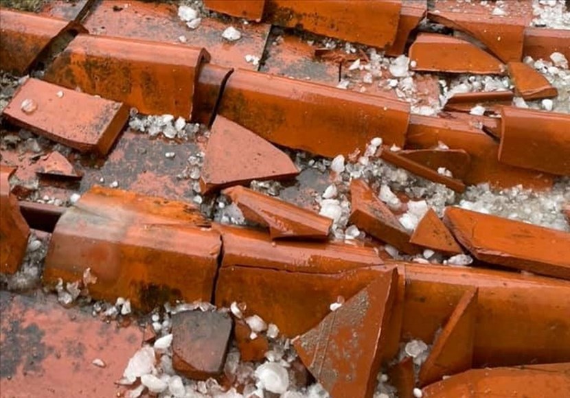 Tetto danneggiato dalla grandine in Mugello