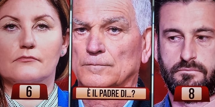 Alcuni frame degli attimi finali del gioco ""I Soliti Ignoti"" con il ""Parente Misterioso"", Sara Pratesi e l'altro partecipante