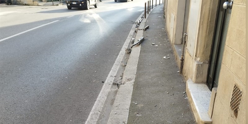 Danni al marciapiede in Via Aretina a Sieci ""di Sotto"",""Ok!Valdisieve