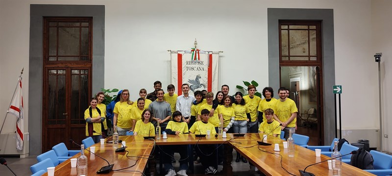 Il Gruppo Perchè No? in Regione assieme ai 25 ragazzi partecipanti al progetto Siete Presente 2023