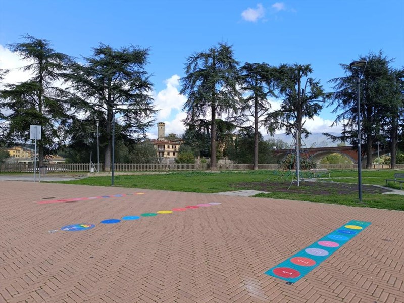 Alcuni particolari dei disegni murales realizzati a Figline e Incisa per Autumnia