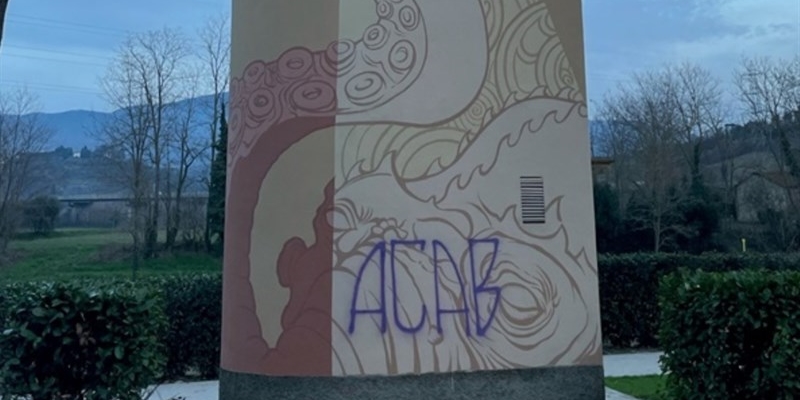 Opera ""Fare luce per essere liberi"" a Pontassieve vandalizzata