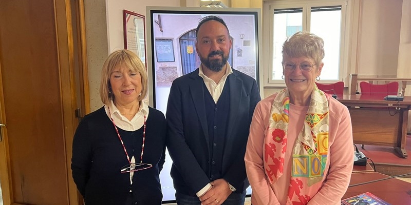 Vanna Bacci di Auser e l'Assessore Federico Cecoro