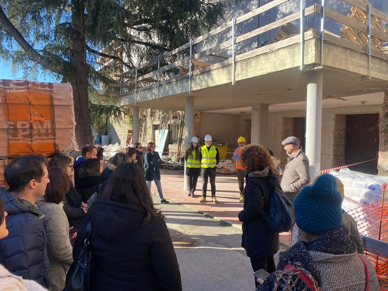 Pontassieve, PNRR Scuola De Amicis: Comune e famiglie dei futuri alunni visitano il cantiere