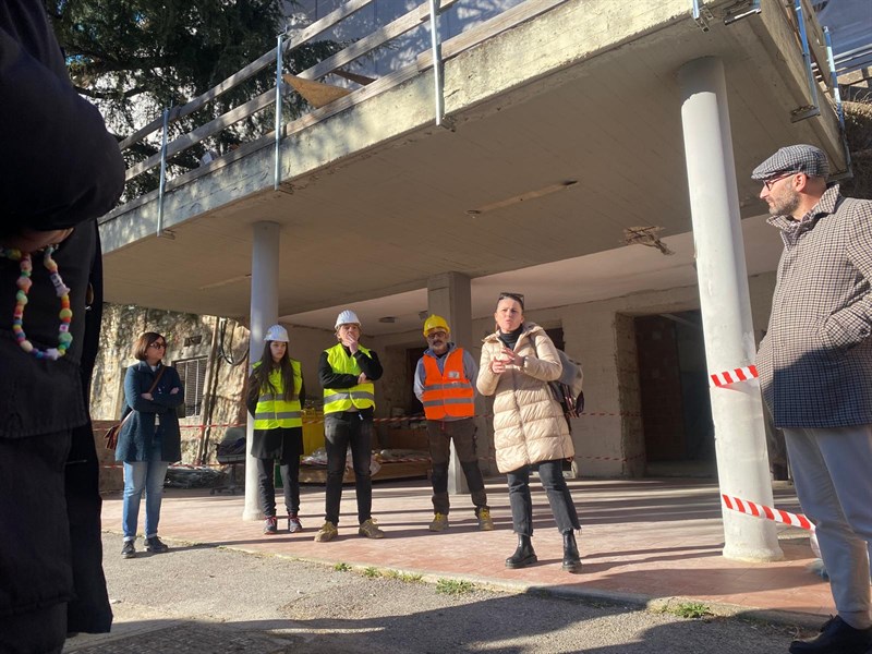 Pontassieve, PNRR Scuola De Amicis: Comune e famiglie dei futuri alunni visitano il cantiere