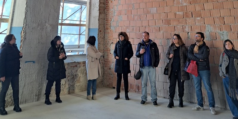 Pontassieve, PNRR Scuola De Amicis: Comune e famiglie dei futuri alunni visitano il cantiere