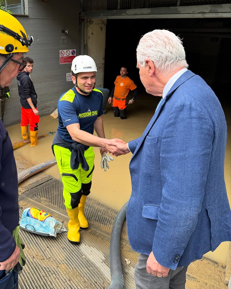 Il Presidente della Regione Toscana Giani in visita ai volontari nei Comuni di Pelago, Pontassieve e Rufina colpiti dall'alluvione