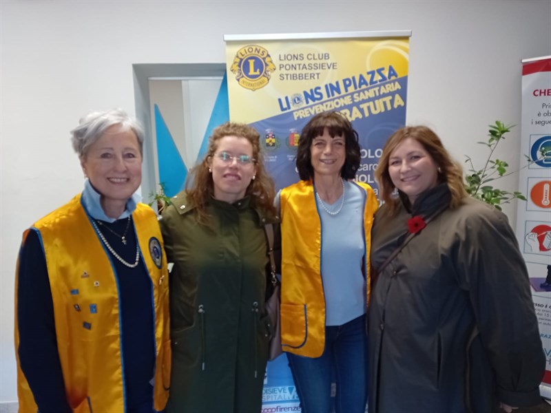 I Sindaci e gli amministratori dei Comuni di Pontassieve e Pelago insieme ai volontari del LIONS club Pontassieve-Stibbert